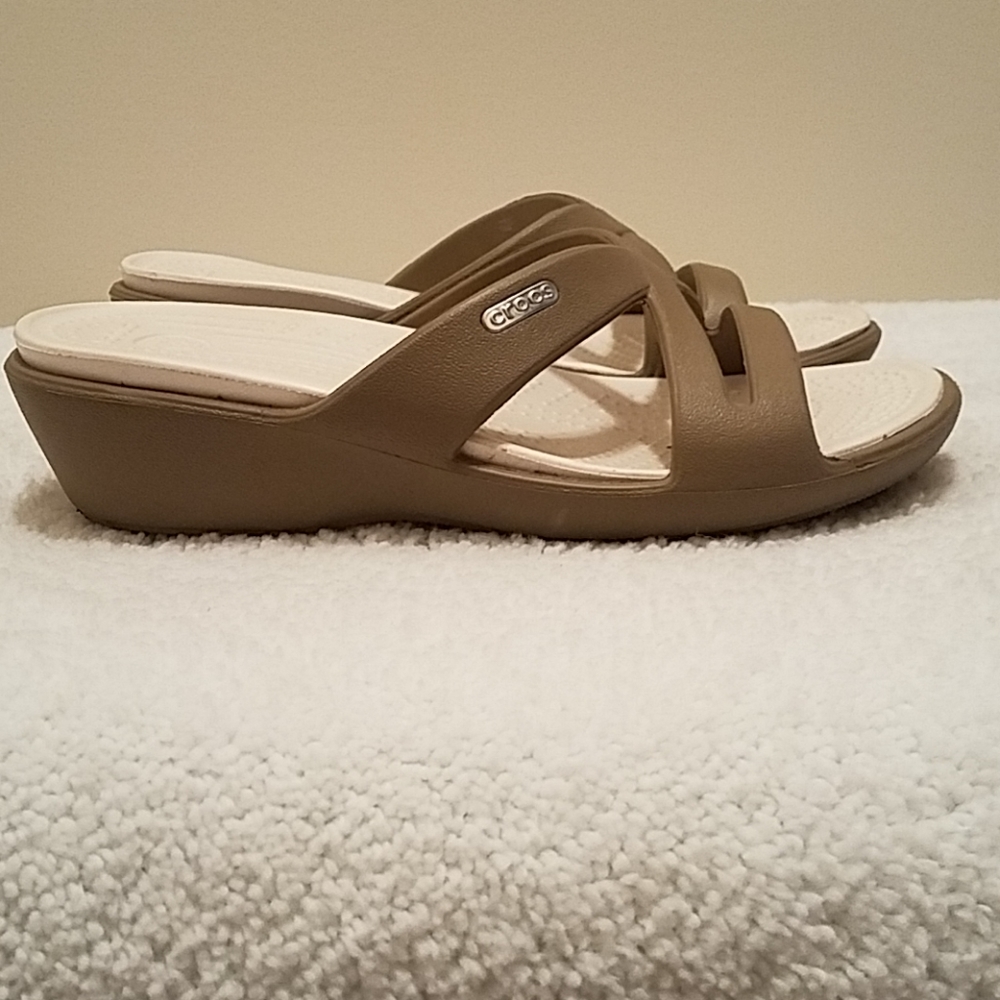 Crocs Tan Kids Sandals/Flip Flops